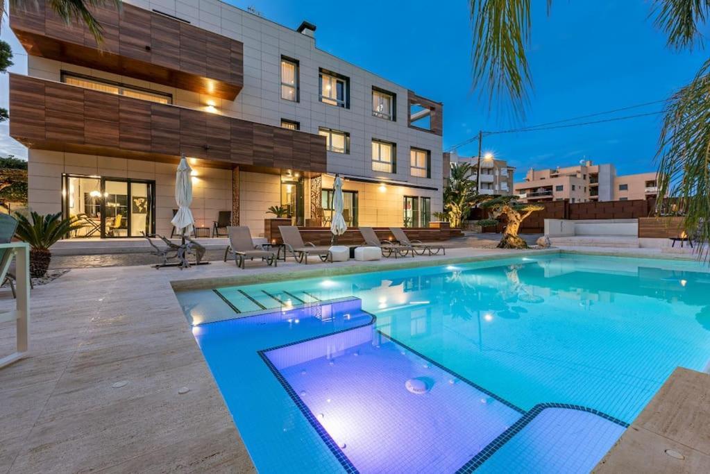 Luxury Casa Con Piscina, Wifi, 150M Dal Mare Lägenhet Miami Playa Exteriör bild