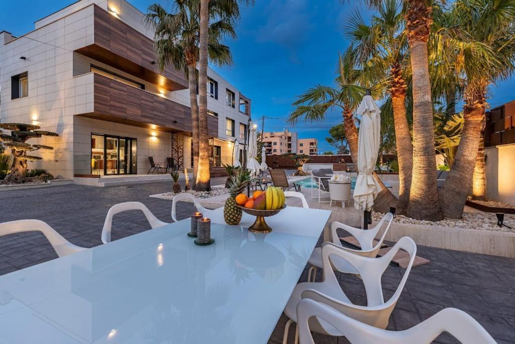 Luxury Casa Con Piscina, Wifi, 150M Dal Mare Lägenhet Miami Playa Exteriör bild